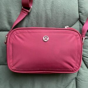 Lululemon Crossbody Camera Bag 2L
Wine Berry